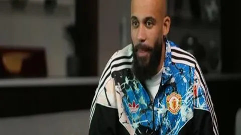 “麦克阿瑟率队逆转国安，塞鸟双响神勇，柏杨关键点球+门线神扑+红牌彰显斗志！”