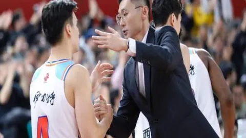 劳拉·伍兹荣获“全球最美女神”殊荣，红衣加身更显风采